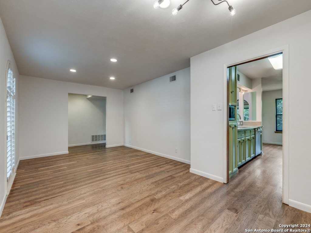 2702 Roundleaf Ct - Photo 4 of 12