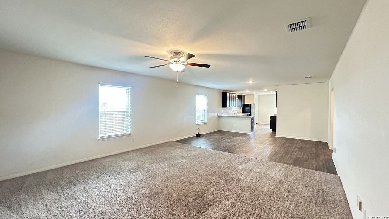 15115 Harbor Lndg - Photo 4 of 37