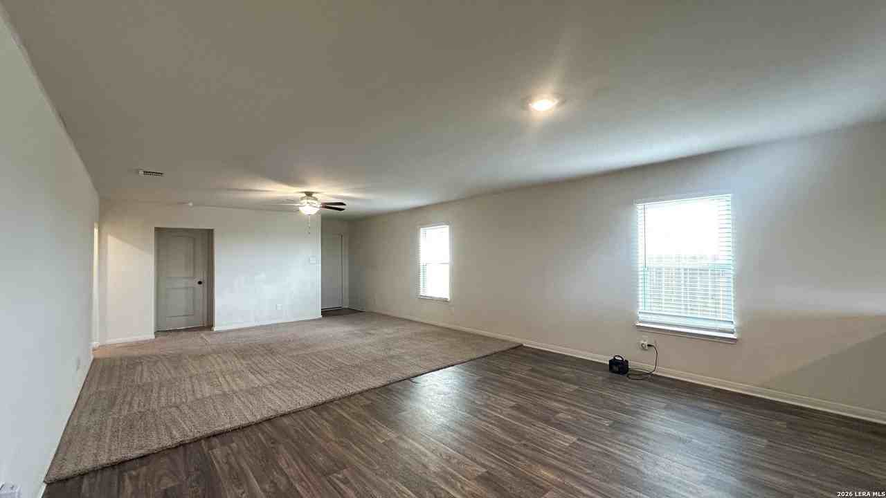 15115 Harbor Lndg - Photo 5 of 37