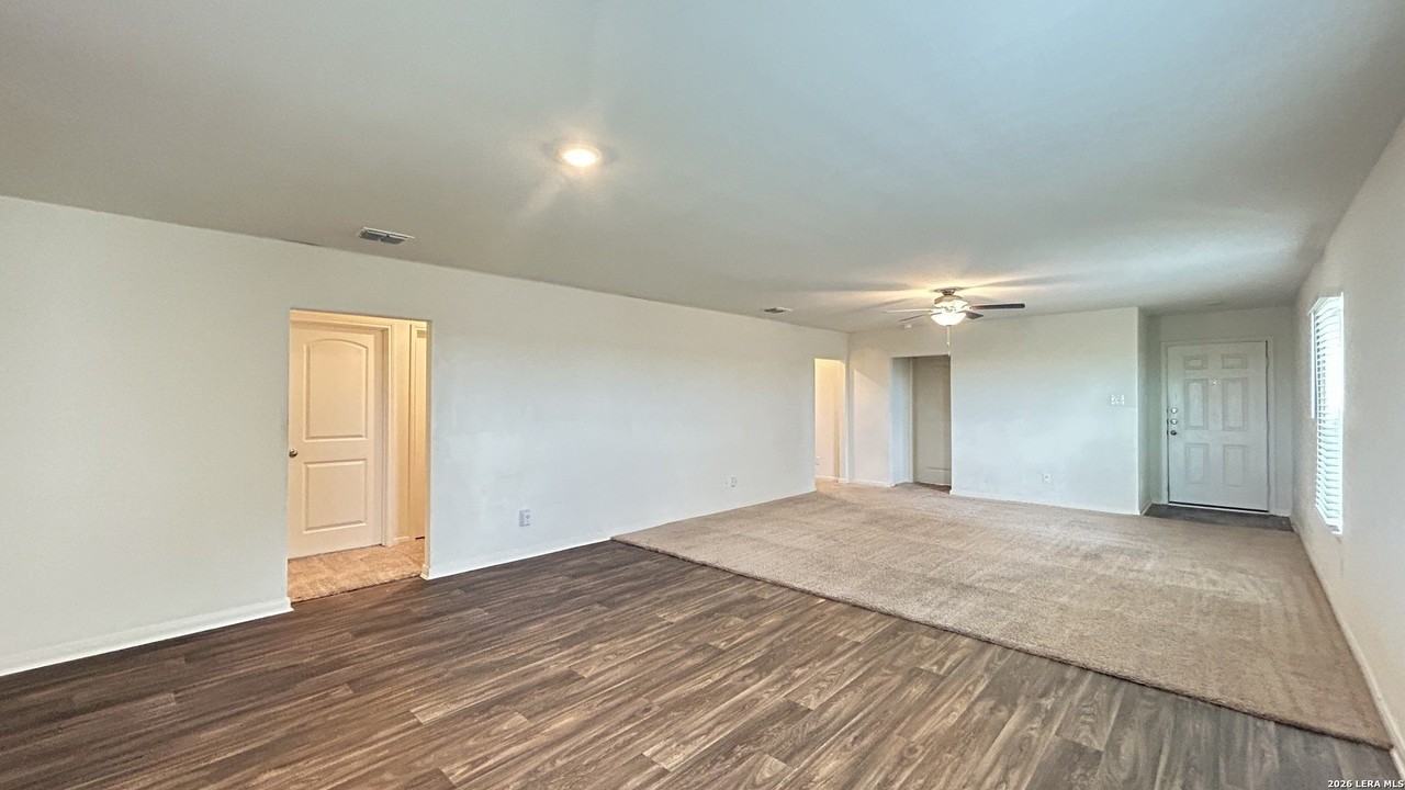 15115 Harbor Lndg - Photo 6 of 37