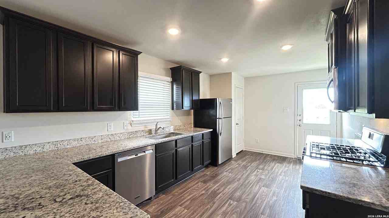 15115 Harbor Lndg - Photo 7 of 37