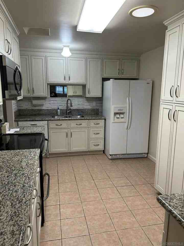 3568 Ottawa Ave - Photo 7 of 21