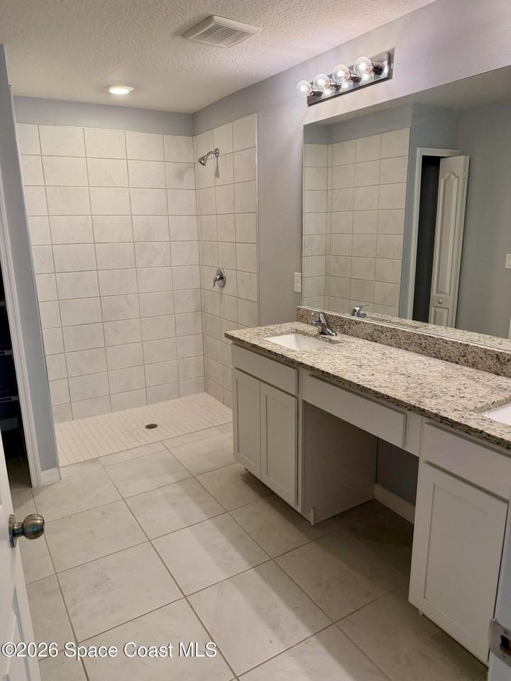 549 Como Ave Ne - Photo 4 of 12