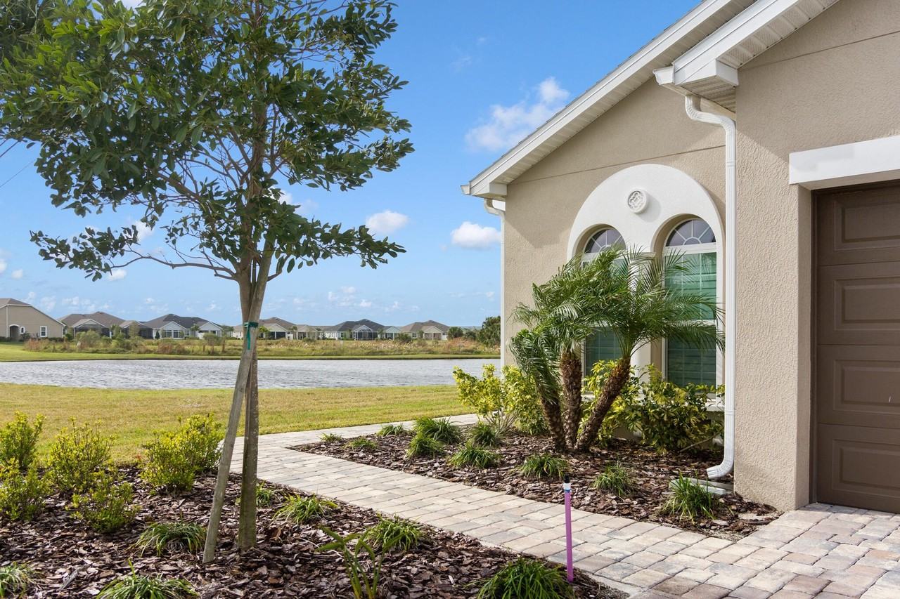 8134 Loren Cove Dr - Photo 2 of 36