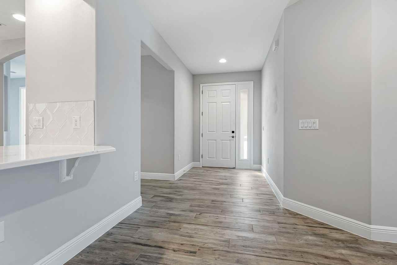 8134 Loren Cove Dr - Photo 4 of 36