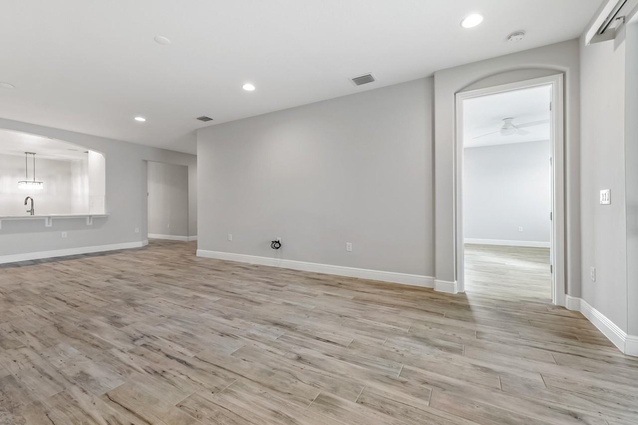 8134 Loren Cove Dr - Photo 7 of 36