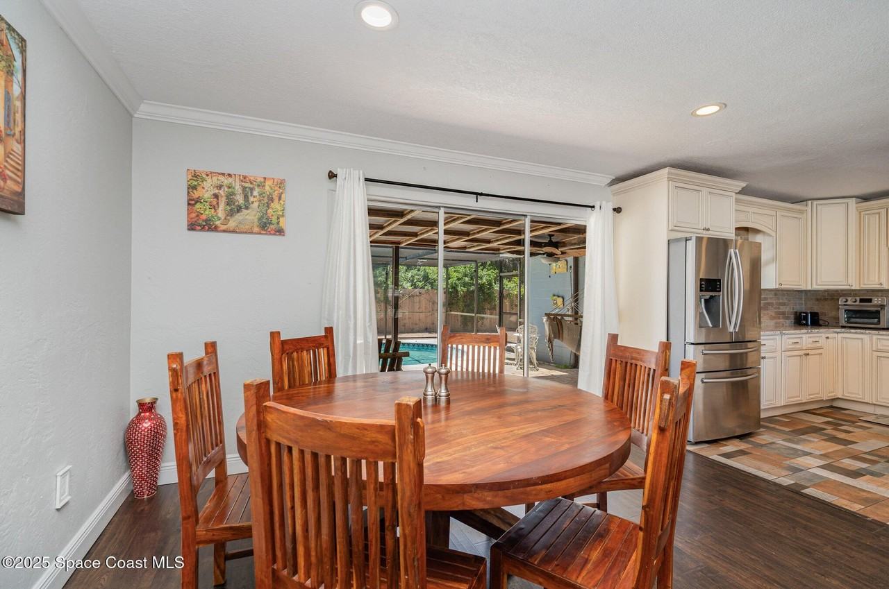 305 Sharon Dr - Photo 4 of 25