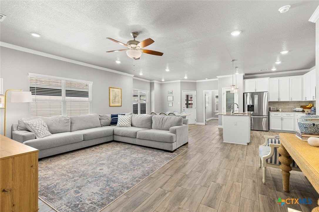 1422 Fiddle Wood Way - Photo 7 of 38