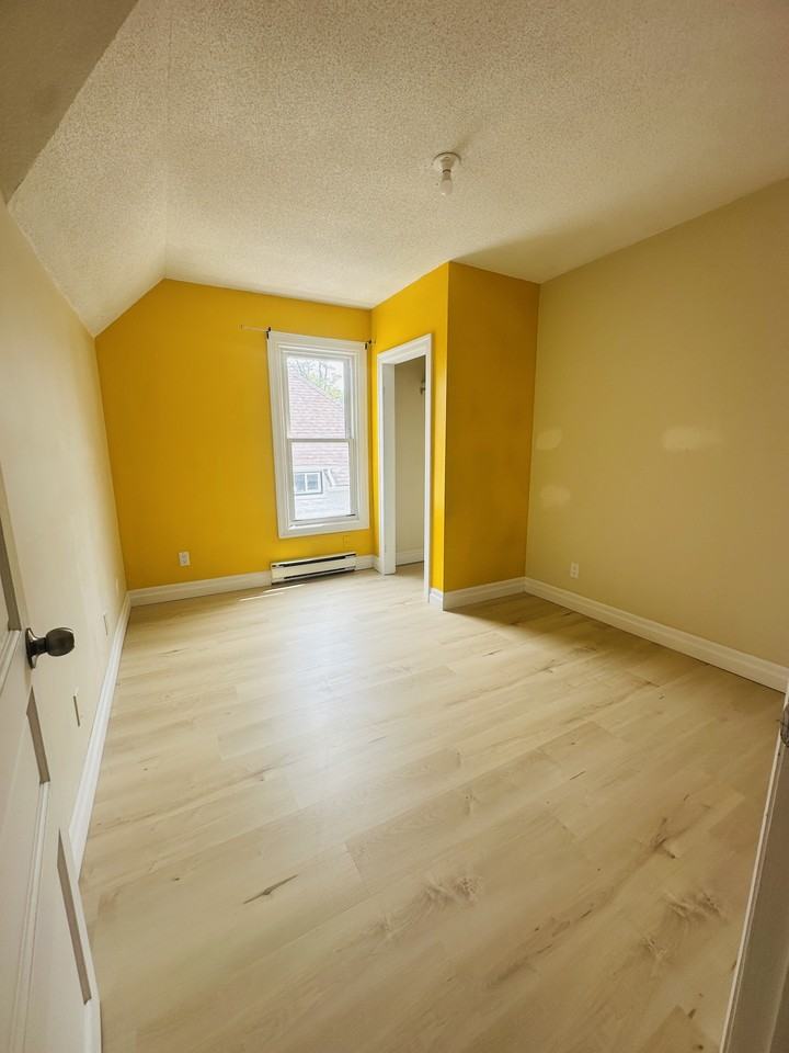 209 Curry Avenue - Photo 6 of 11
