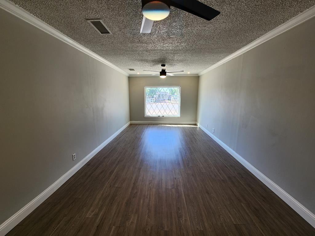 1805 Magnolia Ave - Photo 3 of 10
