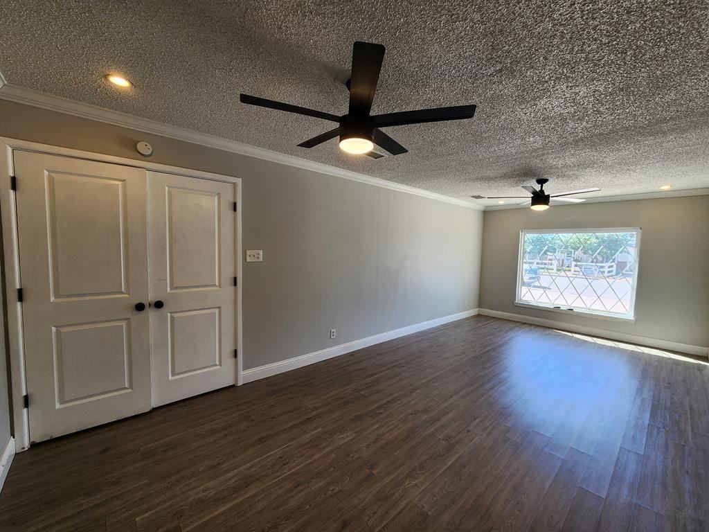 1805 Magnolia Ave - Photo 4 of 10