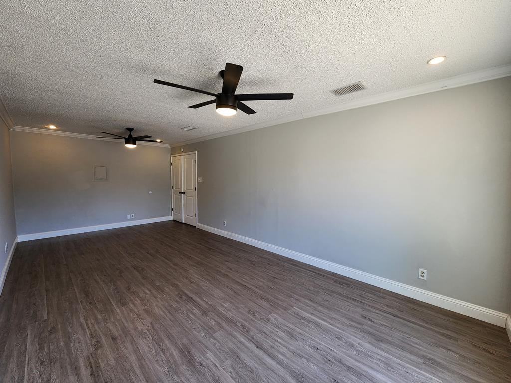 1805 Magnolia Ave - Photo 5 of 10