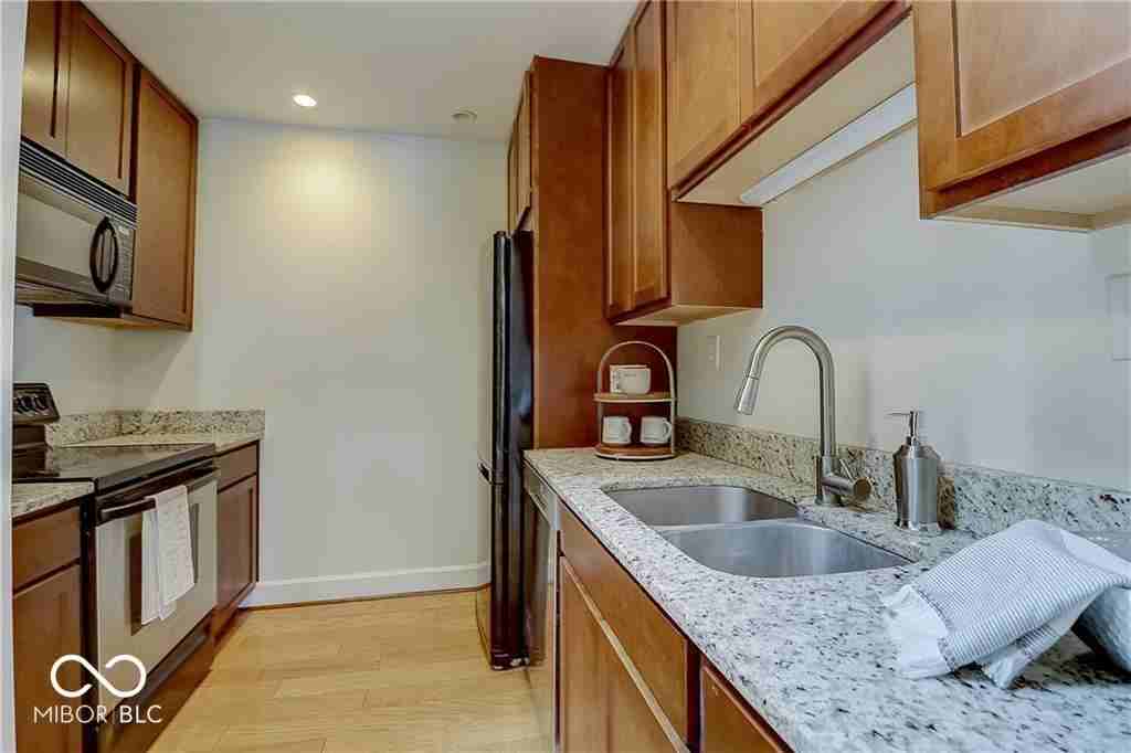 714 Buchanan St ##18 - Photo 6 of 20