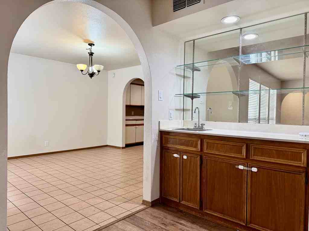 4601 Lanham St - Photo 6 of 22