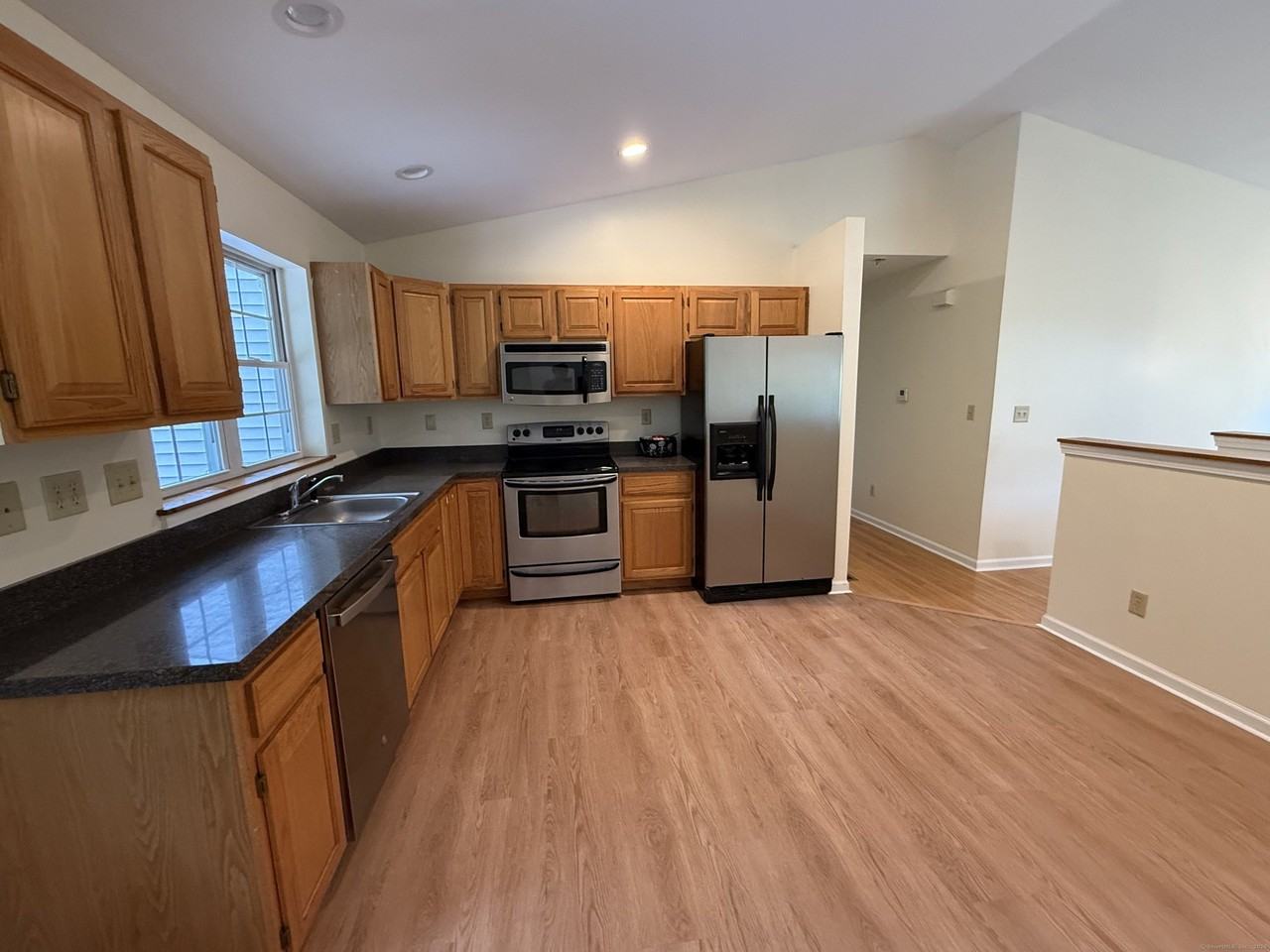 183 Osborn Rd - Photo 2 of 33
