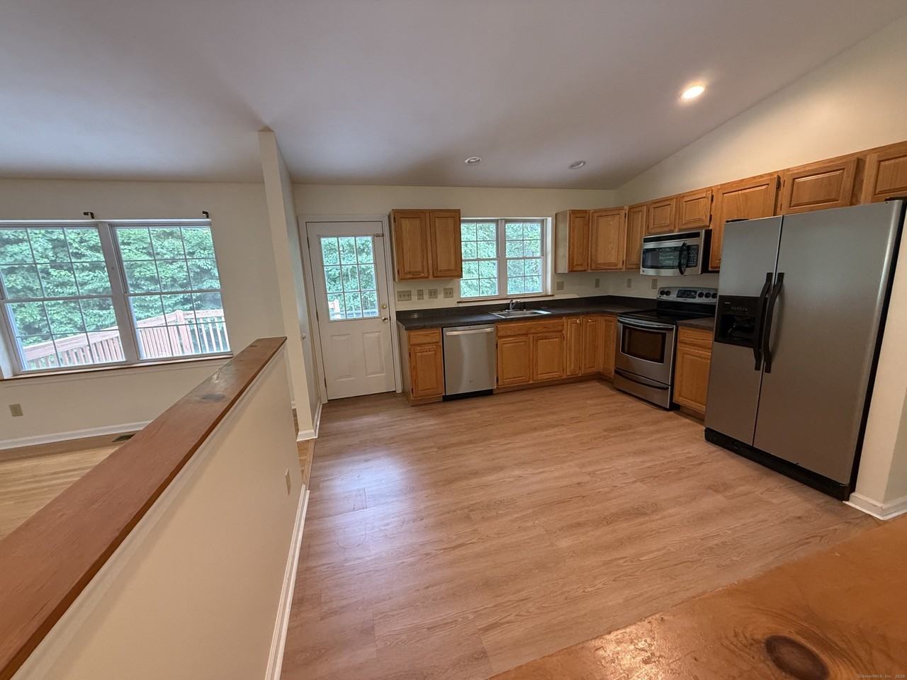 183 Osborn Rd - Photo 3 of 33