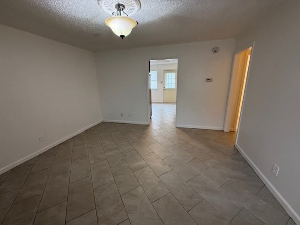 107 N Park St - Photo 2 of 24