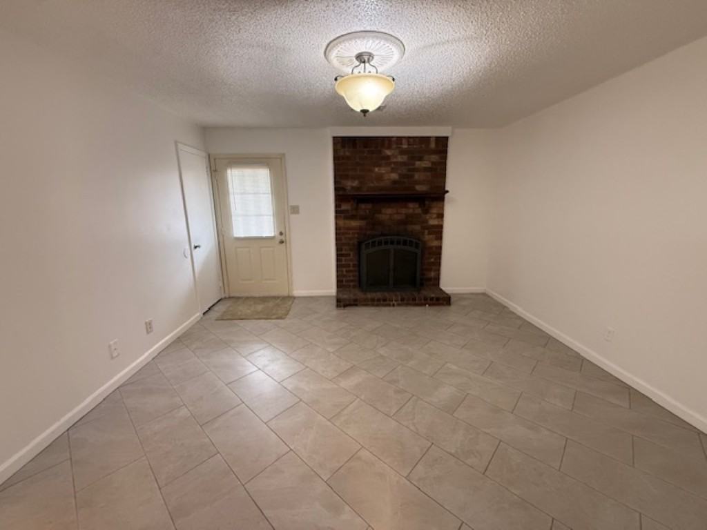 107 N Park St - Photo 3 of 24