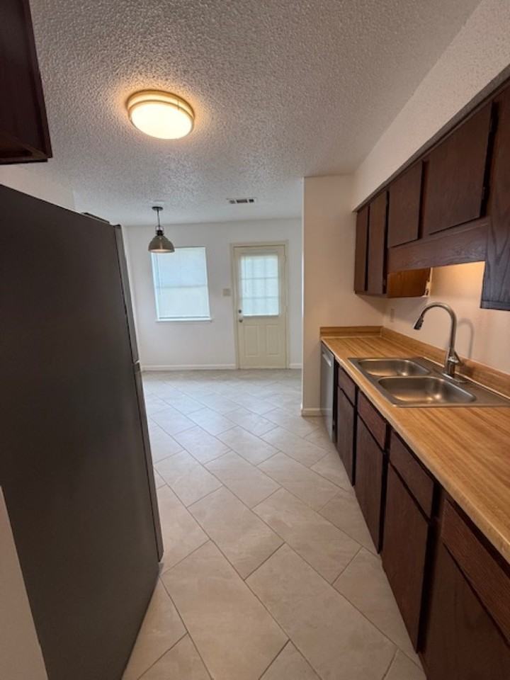 107 N Park St - Photo 5 of 24