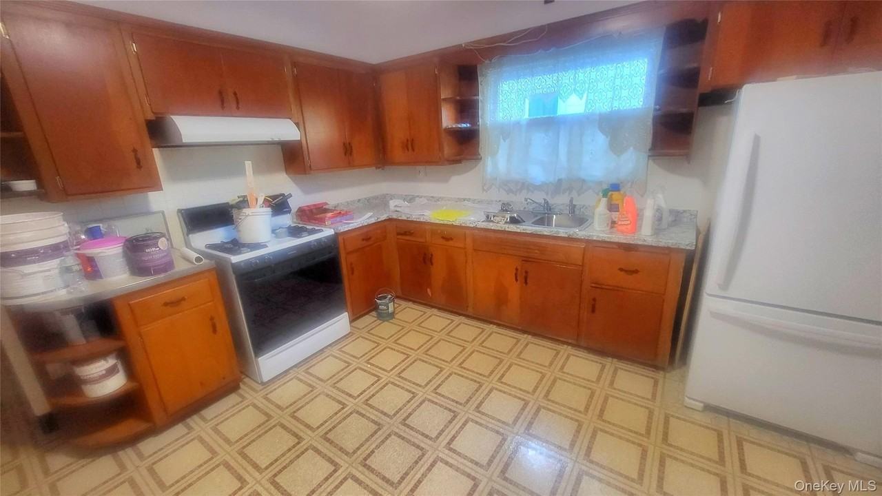 319 Mansion St Unit 1 - Photo 2 of 12