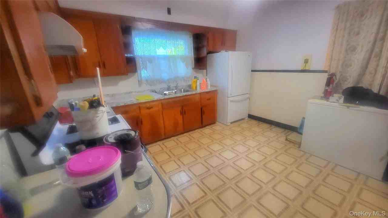319 Mansion St Unit 1 - Photo 3 of 12