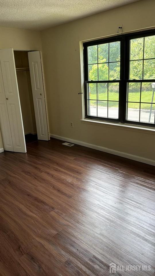 246 Hampshire Ct - Photo 6 of 8