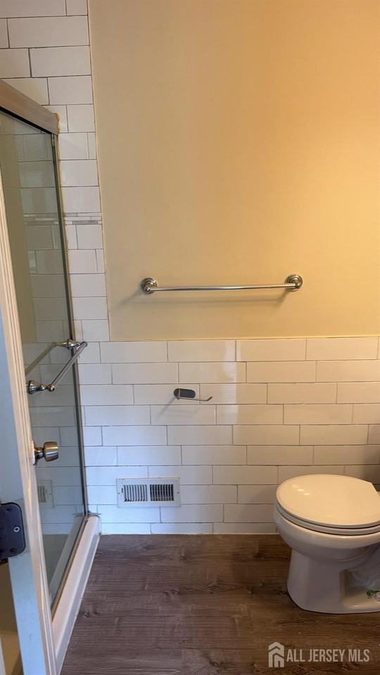 246 Hampshire Ct - Photo 7 of 8