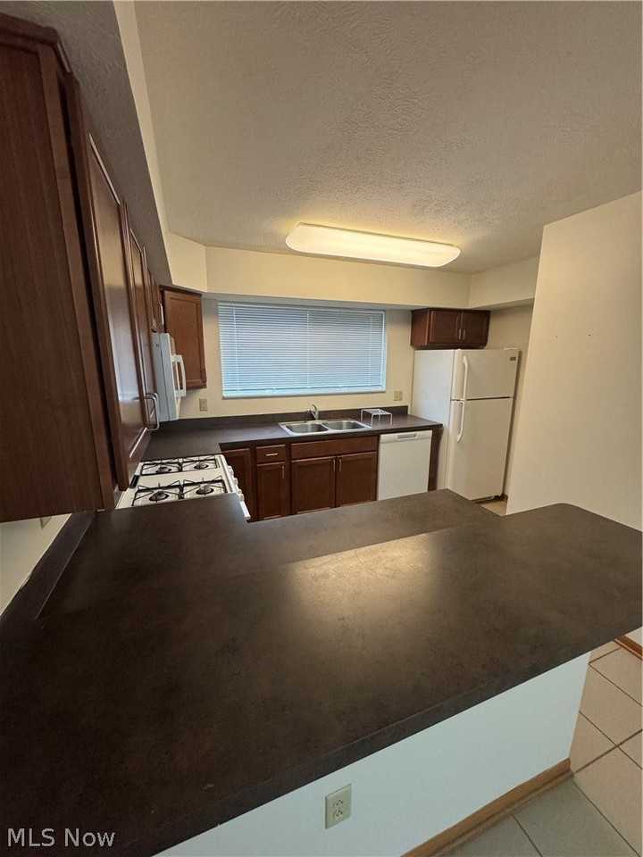 12513 Euclid Ave - Photo 6 of 21