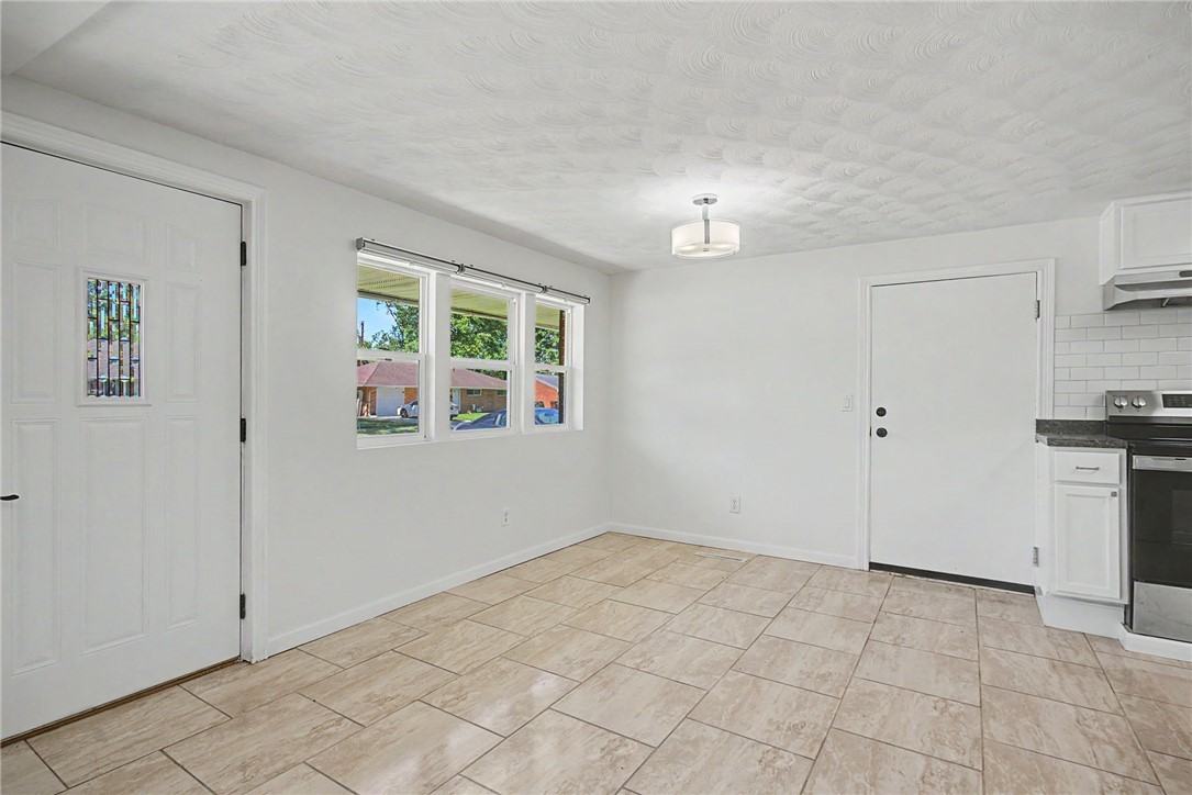 2621 Nyack Ln - Photo 4 of 24