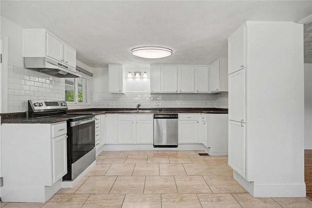 2621 Nyack Ln - Photo 6 of 24