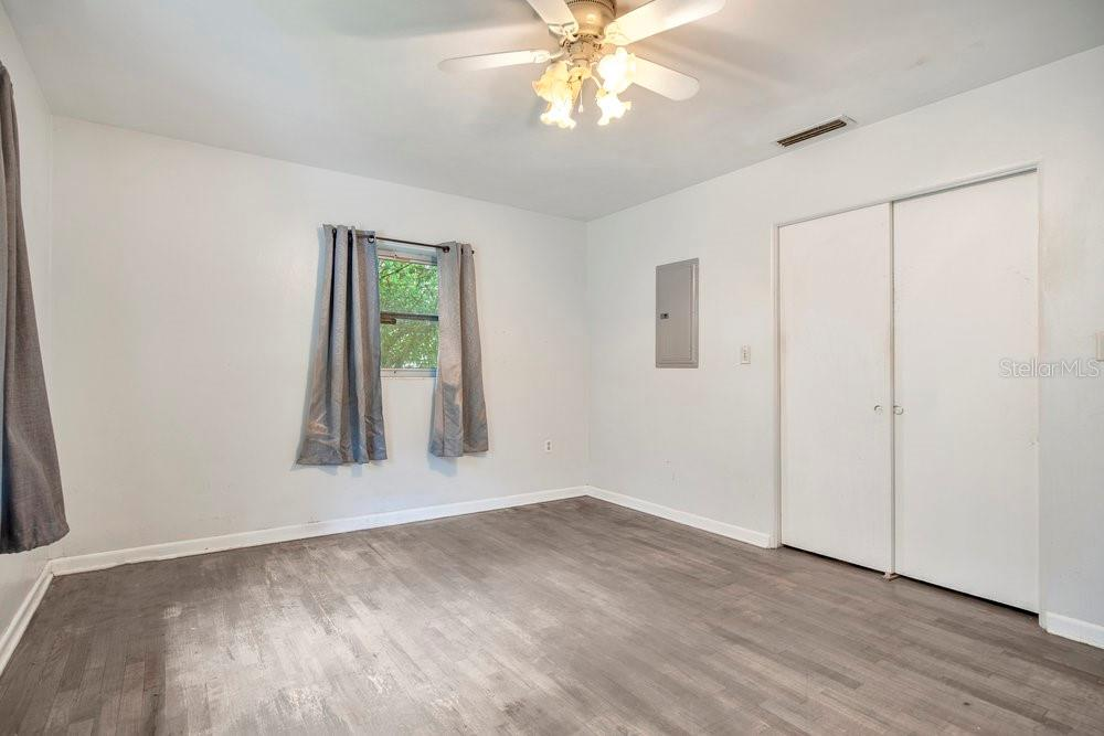 525 South Dexter Avenue - Photo 2 of 8