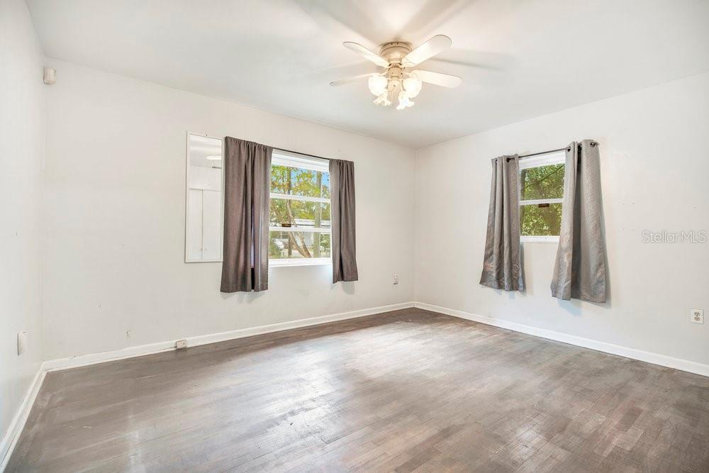 525 South Dexter Avenue - Photo 3 of 8