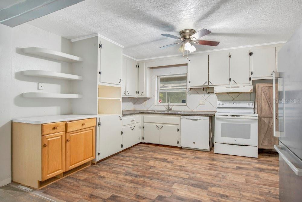 525 South Dexter Avenue - Photo 4 of 8