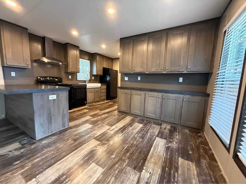 605 Kathy St - Photo 5 of 13