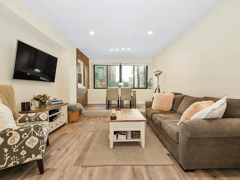 18 Juniper St - Photo 2 of 11