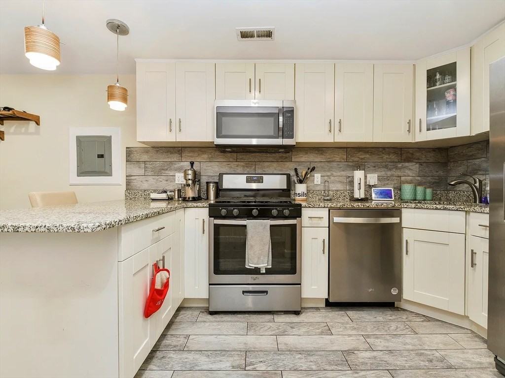 18 Juniper St - Photo 4 of 11