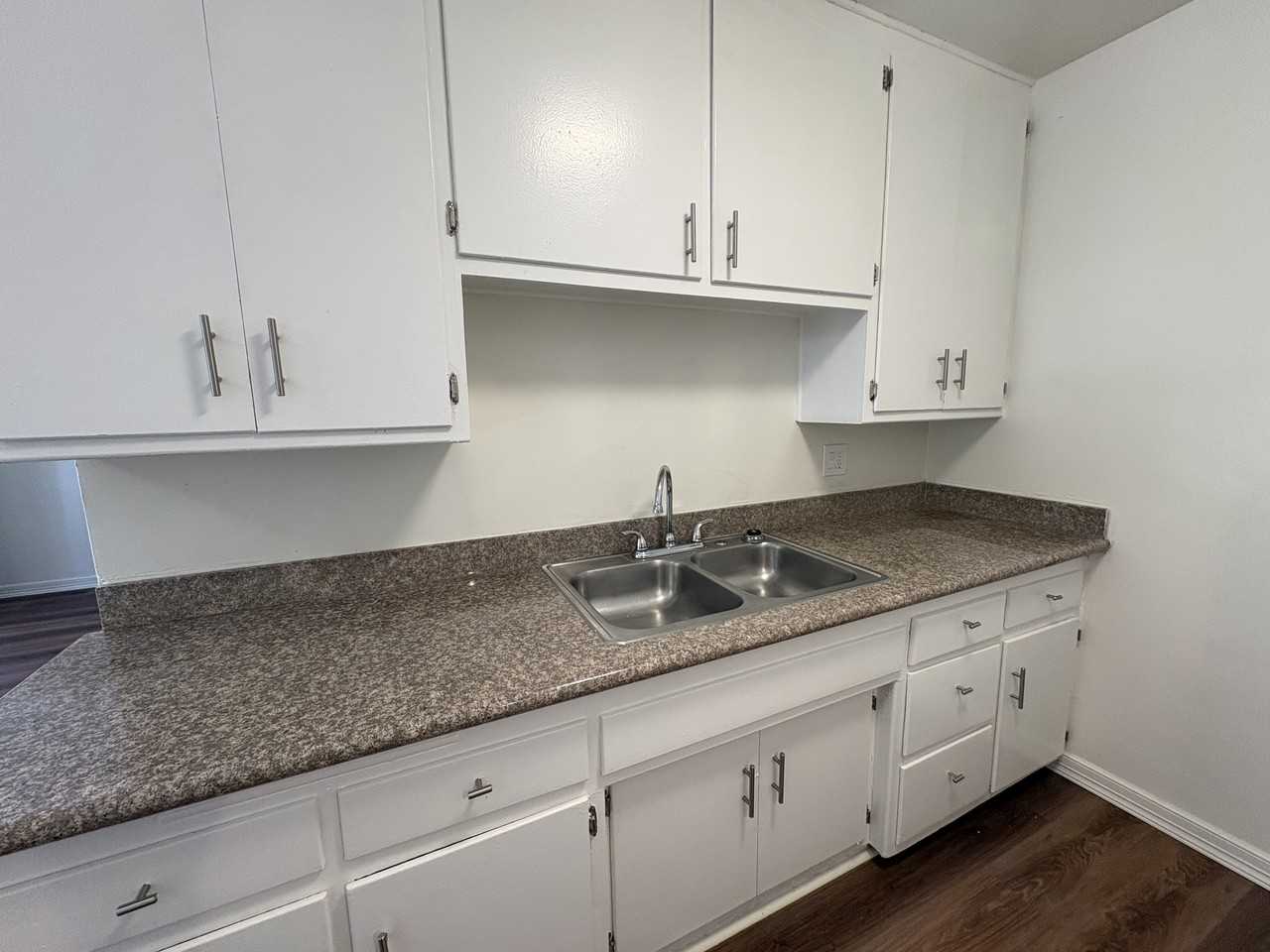 2936 West El Segundo Boulevard #2 - Photo 4 of 8