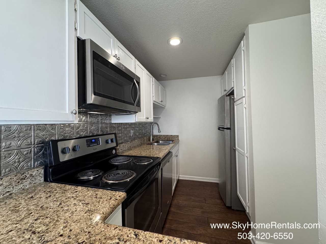 2180 Maplewood Drive South - Photo 2 of 19