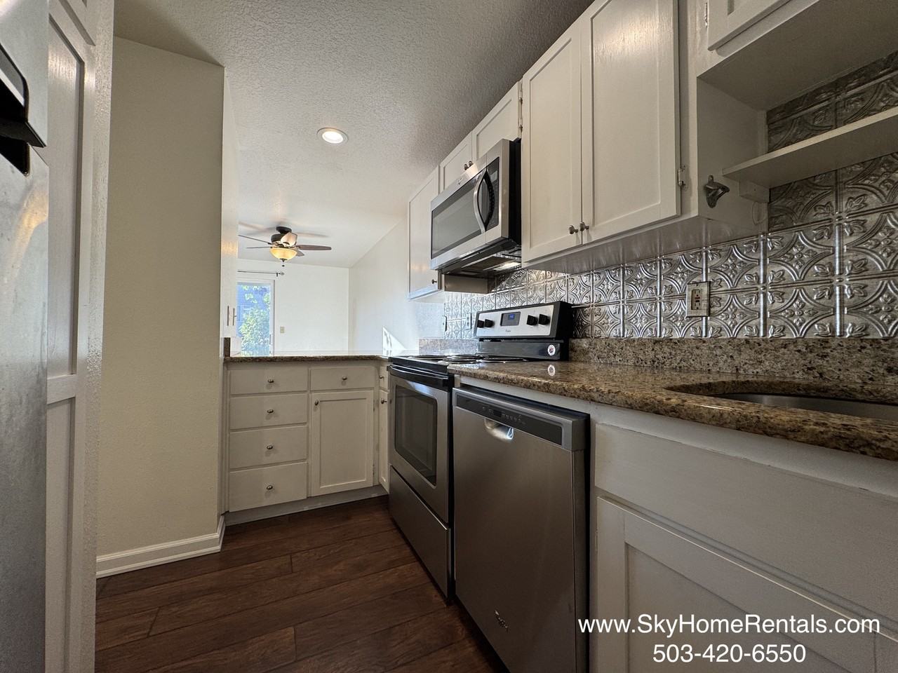 2180 Maplewood Drive South - Photo 3 of 19