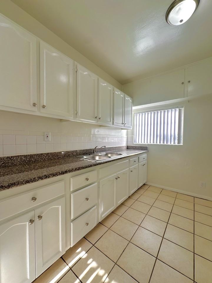 2080 Chestnut Avenue - Photo 4 of 20