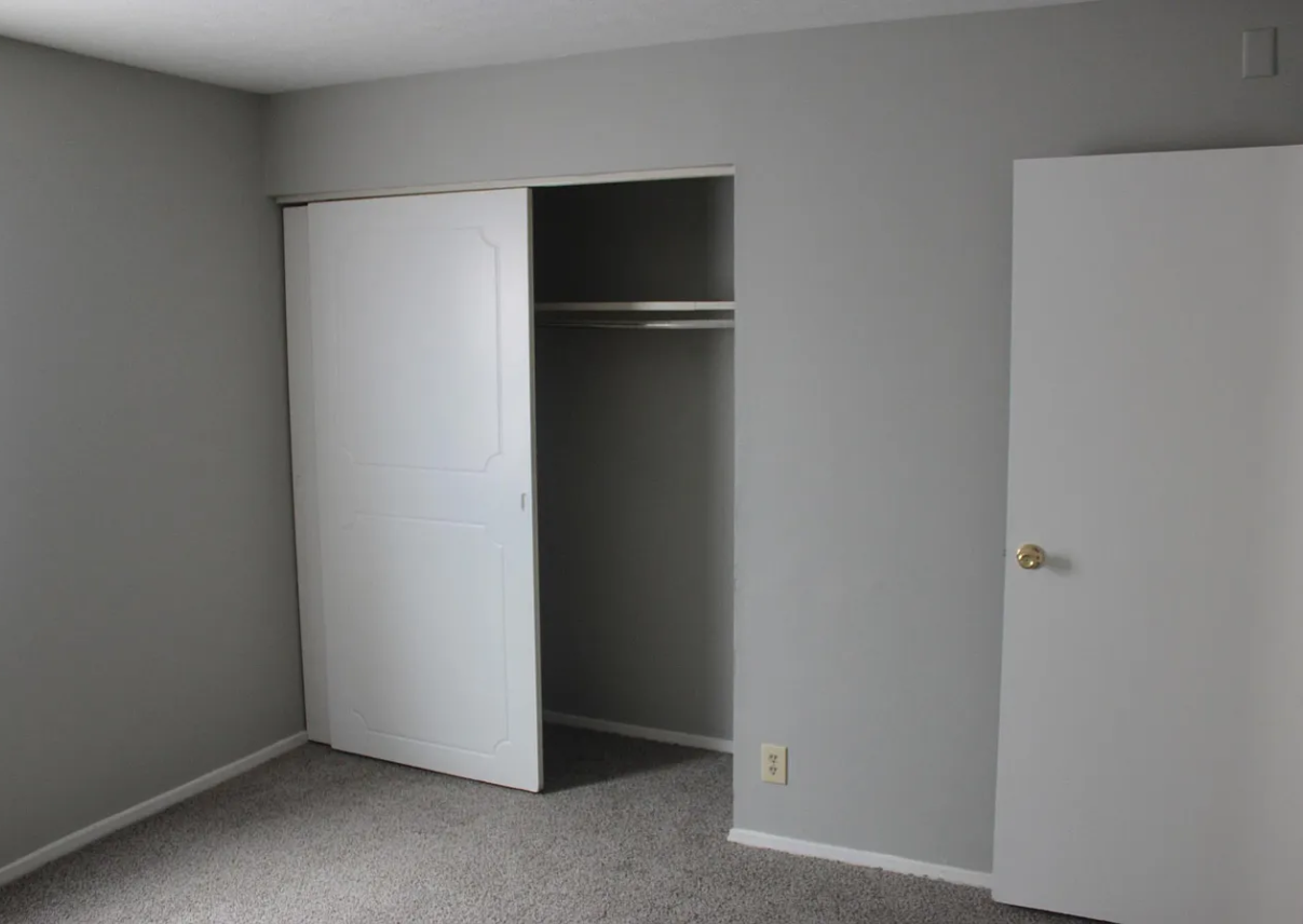 2504 Langdon Dr #8 - Photo 4 of 11