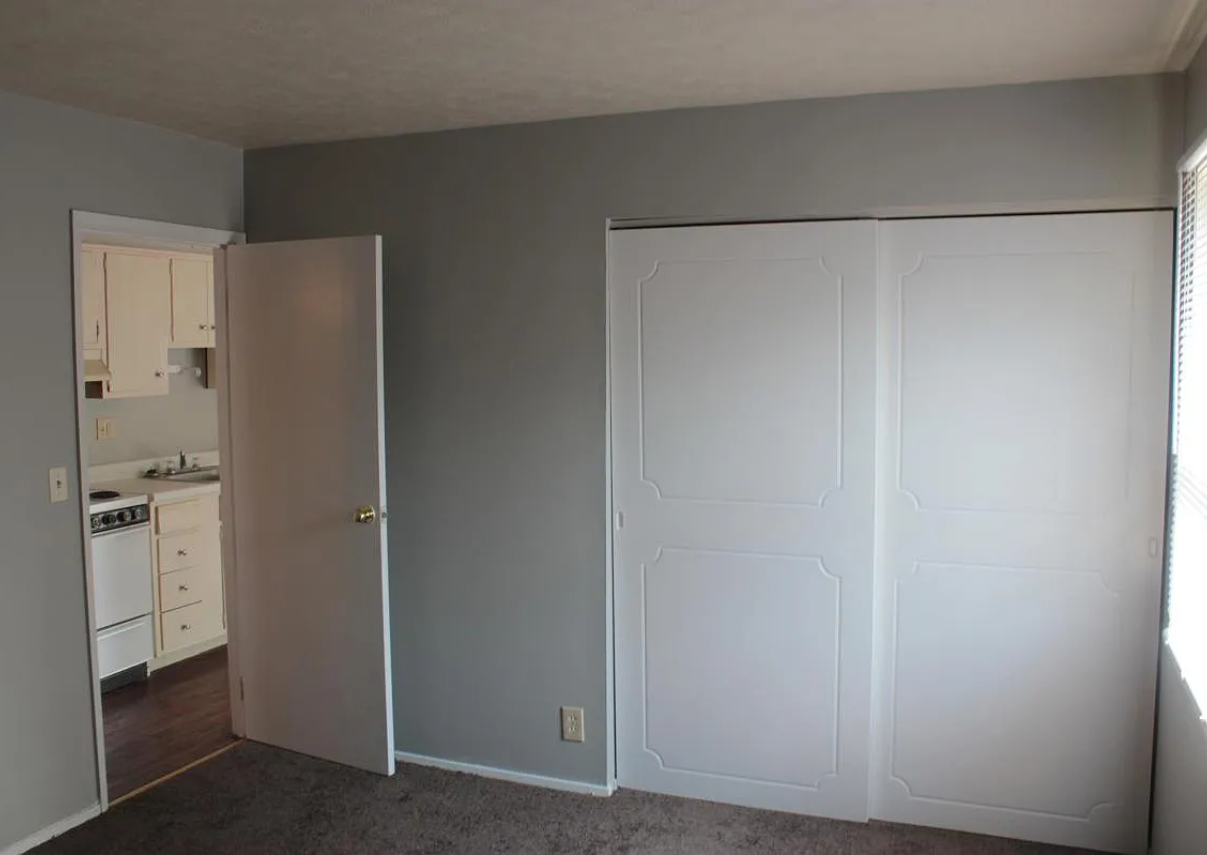 2504 Langdon Dr #8 - Photo 7 of 11