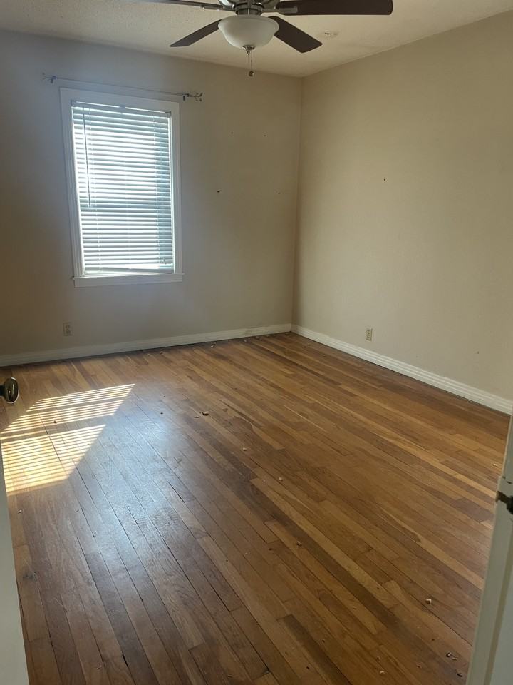 117 Bowie St - Photo 4 of 10