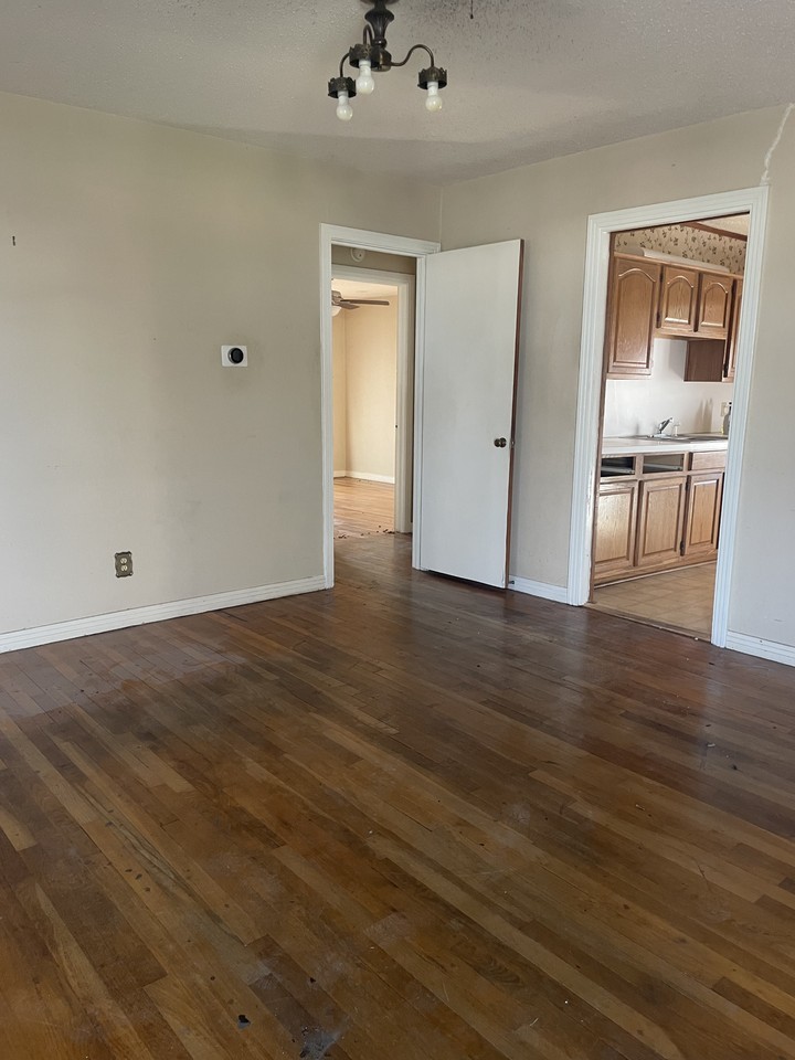 117 Bowie St - Photo 5 of 10