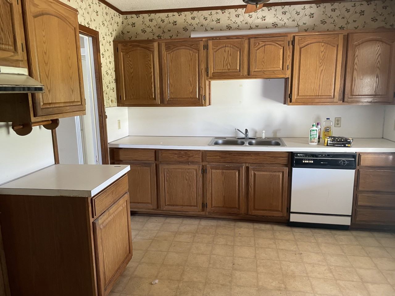 117 Bowie St - Photo 6 of 10