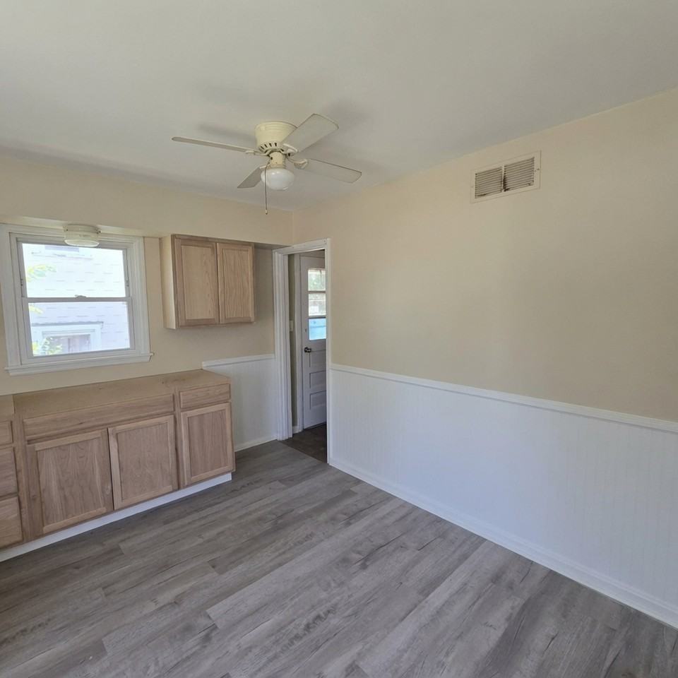 826 Grant St - Photo 3 of 6