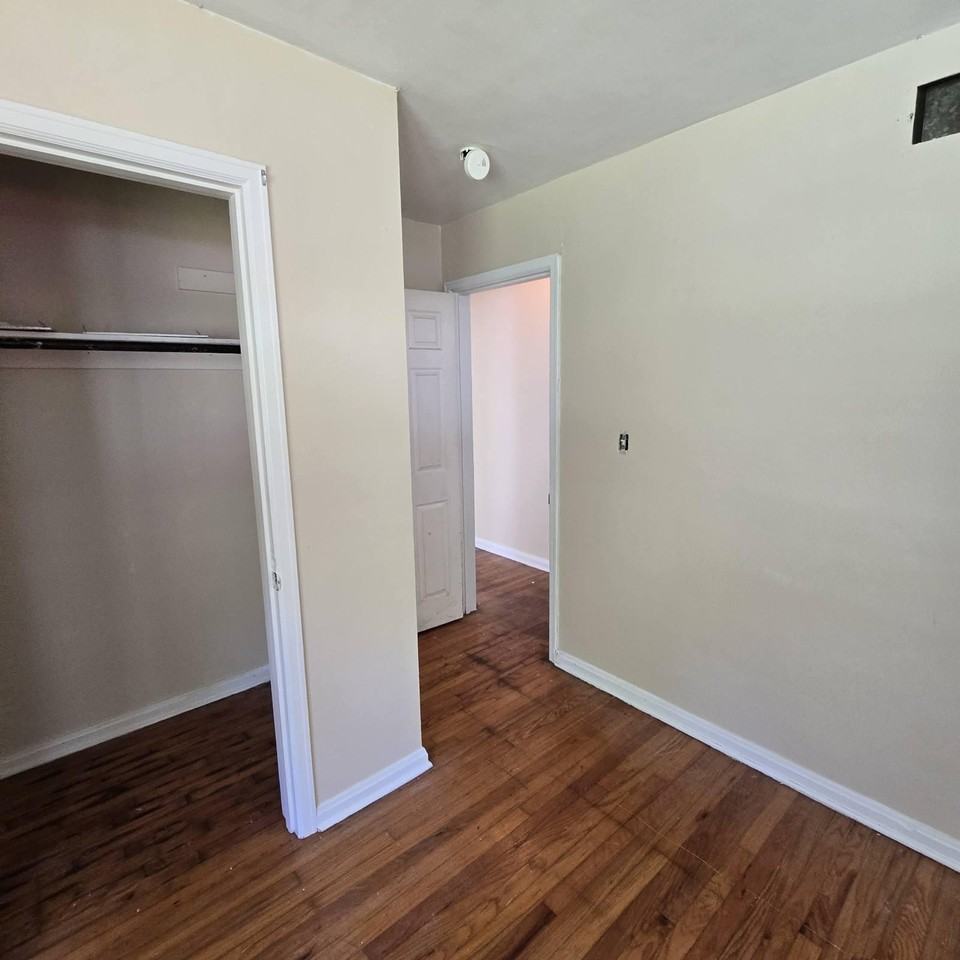 826 Grant St - Photo 4 of 6