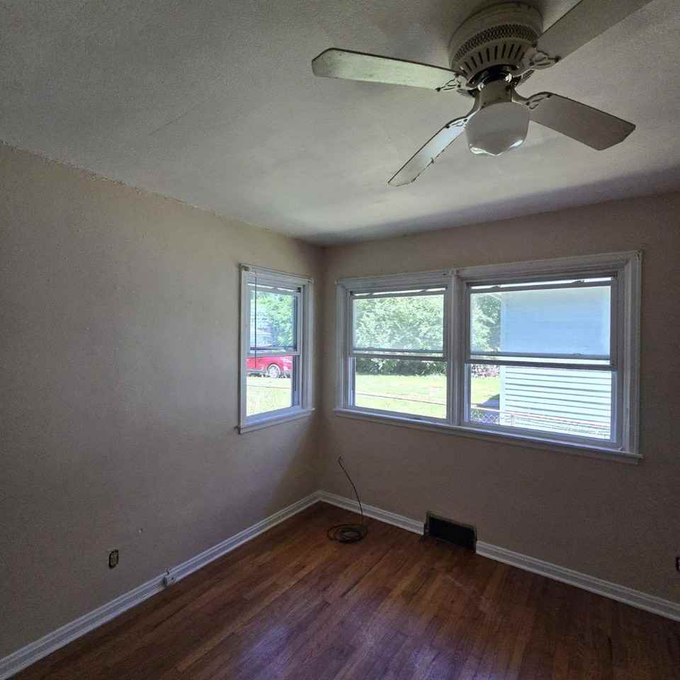826 Grant St - Photo 5 of 6