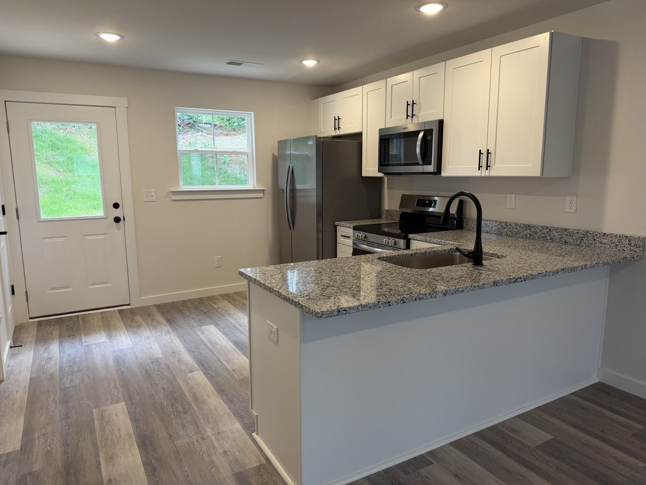 133 8th Avenue Dr Se - Photo 3 of 9