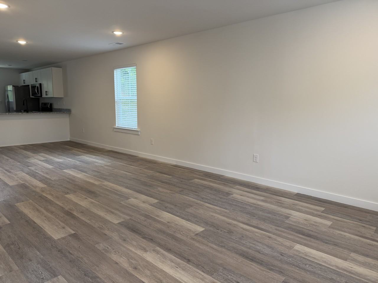 133 8th Avenue Dr Se - Photo 4 of 9
